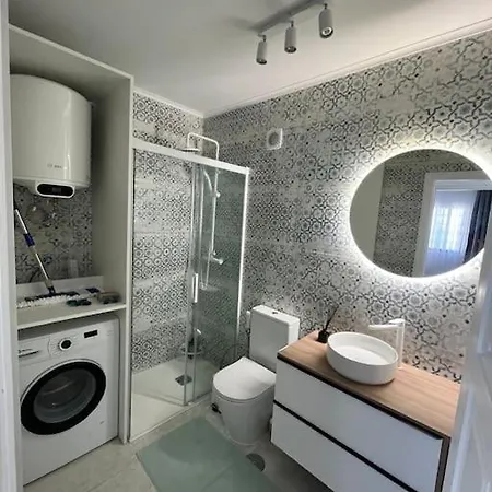 New, Comfortable, Amazing View!